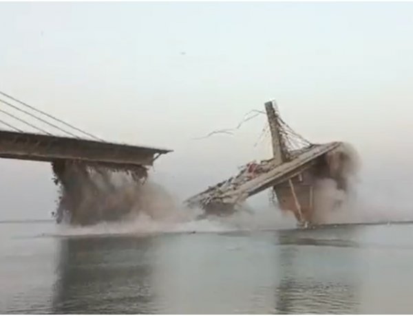 बिहार: भागलपुर में भरभराकर गिरा निर्माणाधीन पुल, 4 साल पहले सीएम नीतीश ने किया था शिलान्यास