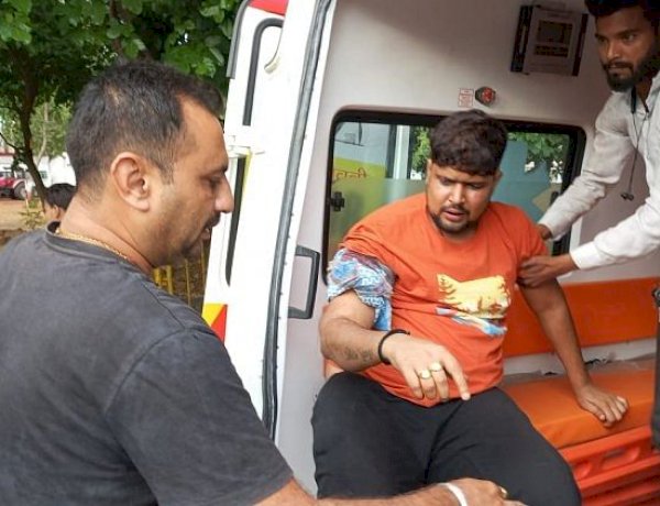 नर्मदापुरम में कांग्रेस नेता पर फायरिंग, पेड़ से टकराई कार, बिल्डर के बेटे समेत तीन के खिलाफ FIR