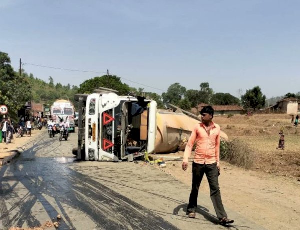 MP के सीधी में दर्दनाक सड़क हादसा, बोलेरो पर पलटा तेज रफ्तार ट्रक, दो बच्चों समेत 7 की मौत MP के सीधी में दर्दनाक सड़क हादसा, बोलेरो पर पलटा तेज रफ्तार ट्रक, दो बच्चों समेत 7 की मौत