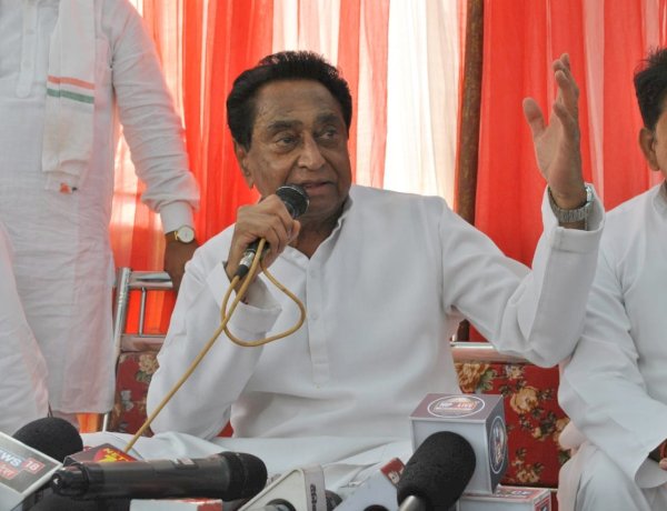 झूठ की राजनीति अब नहीं चलेगी, पाप का घड़ा भर चुका है, हरसूद में सीएम शिवराज पर बरसे कमलनाथ झूठ की राजनीति अब नहीं चलेगी, पाप का घड़ा भर चुका है, हरसूद में सीएम शिवराज पर बरसे कमलनाथ