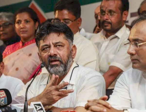 डीके शिवकुमार का MP दौरा, राजसत्ता की देवी मां पीतांबरा के करेंगे दर्शन, महाकाल के दरबार में भी लगाएंगे हाजिरी डीके शिवकुमार का MP दौरा, राजसत्ता की देवी मां पीतांबरा के करेंगे दर्शन, महाकाल के दरबार में भी लगाएंगे हाजिरी