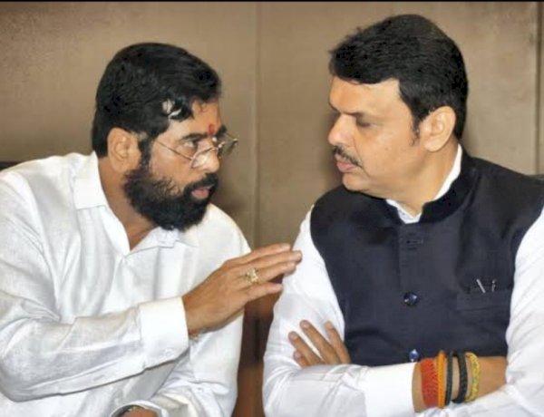 शिवसेना और बीजेपी में दरार के संकेत, सीएम एकनाथ शिंदे के बेटे श्रीकांत ने की इस्तीफे की पेशकश शिवसेना और बीजेपी में दरार के संकेत, सीएम एकनाथ शिंदे के बेटे श्रीकांत ने की इस्तीफे की पेशकश