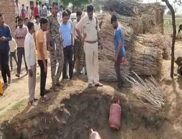 भिंड: शादी वाले घर में सिलेंडर ब्लास्ट, 3 बच्चों की मौत, चार की हालत गंभीर भिंड: शादी वाले घर में सिलेंडर ब्लास्ट, 3 बच्चों की मौत, चार की हालत गंभीर