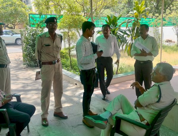 मीडिया हाउस हम समवेत के दफ्तर में ताला तोड़कर चोरी की कोशिश, सुबह बिखरे मिले दराज और आलमारी के दस्तावेज मीडिया हाउस हम समवेत के दफ्तर में ताला तोड़कर चोरी की कोशिश, सुबह बिखरे मिले दराज और आलमारी के दस्तावेज