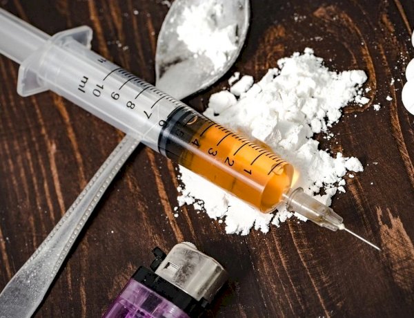 छत्तीसगढ़ में फैले नशीली दवा के कारोबार पर भूपेश सरकार एक्शन, 1.15 लाख रुपये की हेरोइन के साथ 2 ड्रग तस्कर गिरफ्तार छत्तीसगढ़ में फैले नशीली दवा के कारोबार पर भूपेश सरकार एक्शन, 1.15 लाख रुपये की हेरोइन के साथ 2 ड्रग तस्कर गिरफ्तार