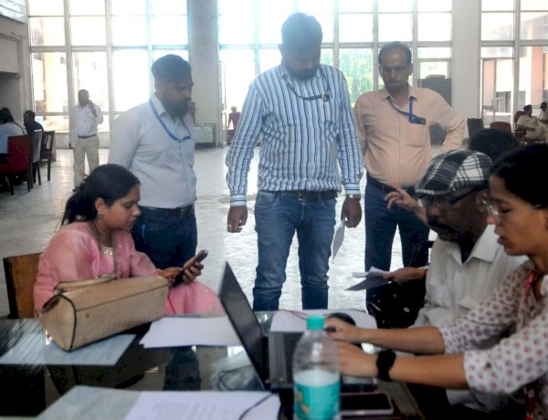 भोपाल : सतपुड़ा भवन अग्निकांड की जांच रिपोर्ट अभी तक नहीं हो पाई तैयार, पैनल ने सोमवार तक का मांगा समय भोपाल : सतपुड़ा भवन अग्निकांड की जांच रिपोर्ट अभी तक नहीं हो पाई तैयार, पैनल ने सोमवार तक का मांगा समय