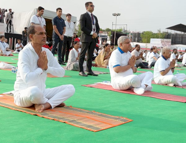 MP के स्कूलों में अनिवार्य होगी योग शिक्षा, अंतरराष्ट्रीय योग दिवस पर सीएम शिवराज का ऐलान MP के स्कूलों में अनिवार्य होगी योग शिक्षा, अंतरराष्ट्रीय योग दिवस पर सीएम शिवराज का ऐलान