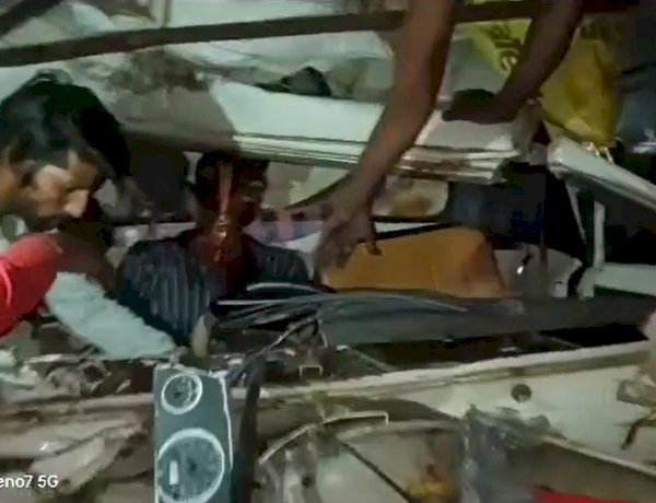 MP: शाजापुर में भीषण सड़क हादसा, खड़े ट्रक से टकराई कार, दो लोगों की मौके पर ही मौत, 9 घायल