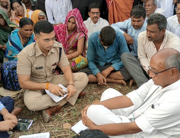 सुरखी के रेपुरा गांव में धरने पर बैठे दिग्विजय सिंह, कहा- पीड़ितों को न्याय मिलने तक जारी रहेगा धरना सुरखी के रेपुरा गांव में धरने पर बैठे दिग्विजय सिंह, कहा- पीड़ितों को न्याय मिलने तक जारी रहेगा धरना