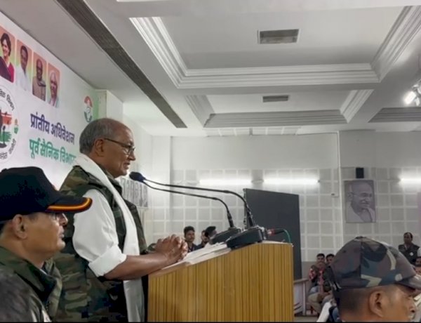 कांग्रेस सरकार आने पर पूर्व सैनिकों को नौकरी में देंगे 10 फीसदी आरक्षण, दिग्विजय सिंह का बड़ा ऐलान कांग्रेस सरकार आने पर पूर्व सैनिकों को नौकरी में देंगे 10 फीसदी आरक्षण, दिग्विजय सिंह का बड़ा ऐलान