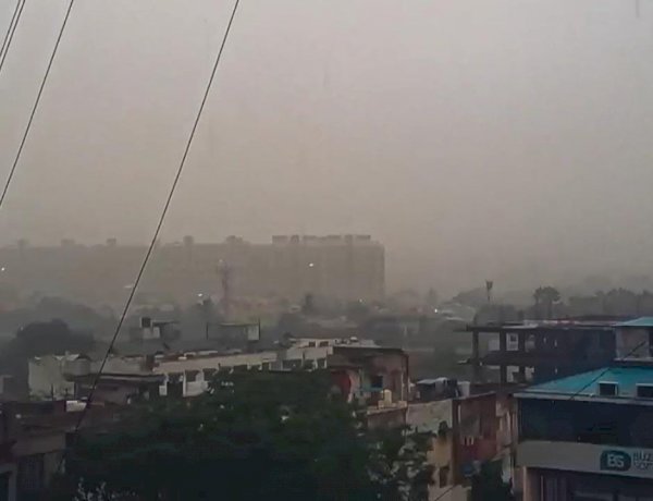 MP में मॉनसून की दस्तक, अगले चार दिनों तक भारी बारिश का अलर्ट, दमोह में शादी का टेंट गिरने से 8 घायल MP में मॉनसून की दस्तक, अगले चार दिनों तक भारी बारिश का अलर्ट, दमोह में शादी का टेंट गिरने से 8 घायल