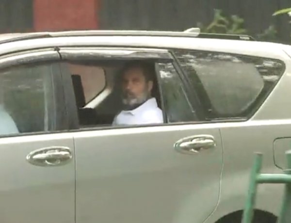 कांग्रेस नेता राहुल गांधी मणिपुर के लिए निकले, राहत शिविरों में हिंसा प्रभावितों से करेंगे मुलाकात कांग्रेस नेता राहुल गांधी मणिपुर के लिए निकले, राहत शिविरों में हिंसा प्रभावितों से करेंगे मुलाकात