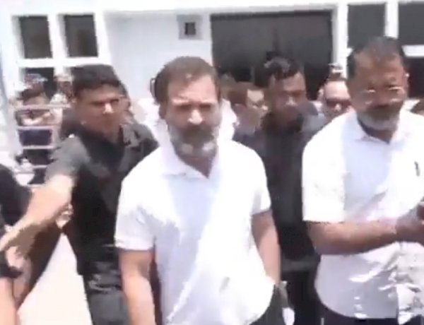 राहुल गांधी को मणिपुर में चुराचांदपुर रिलीफ कैंप जाने से रोका गया, इंफ़ाल वापस लौटे राहुल गांधी को मणिपुर में चुराचांदपुर रिलीफ कैंप जाने से रोका गया, इंफ़ाल वापस लौटे