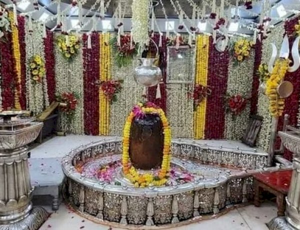 महाकाल मंदिर में दर्शन करने आए श्रद्धालुओं से ठगी, जलाभिषेक और दर्शन के नाम पर ठगे 21600 रुपये, चार लोगों पर पुलिस ने दर्ज की FIR महाकाल मंदिर में दर्शन करने आए श्रद्धालुओं से ठगी, जलाभिषेक और दर्शन के नाम पर ठगे 21600 रुपये, चार लोगों पर पुलिस ने दर्ज की FIR