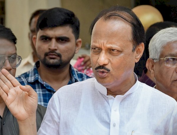 NCP में टूट, अजीत पवार ने चाचा शरद से की बगावत, शिंदे सरकार में बनेंगे डिप्टी सीएम NCP में टूट, अजीत पवार ने चाचा शरद से की बगावत, शिंदे सरकार में बनेंगे डिप्टी सीएम