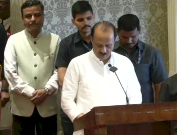 महाराष्ट्र की राजनीति में बड़ा उलटफेर, एक घंटे में नेता प्रतिपक्ष से डिप्टी सीएम बने अजीत पवार महाराष्ट्र की राजनीति में बड़ा उलटफेर, एक घंटे में नेता प्रतिपक्ष से डिप्टी सीएम बने अजीत पवार