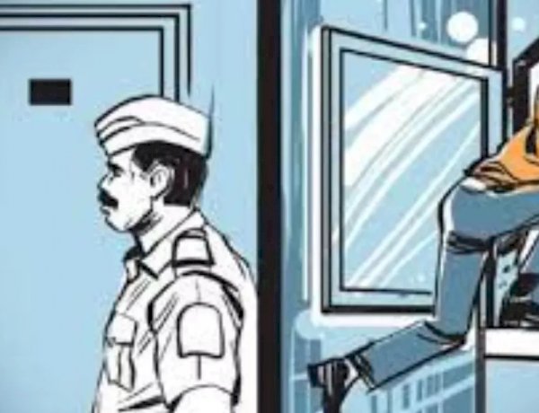 मुरैनाः बाल सुधार गृह से फरार हुए आठ कैदी, हत्या और दुष्कर्म जैसे संगीन अपराधों की काट रहे थे सजा मुरैनाः बाल सुधार गृह से फरार हुए आठ कैदी, हत्या और दुष्कर्म जैसे संगीन अपराधों की काट रहे थे सजा