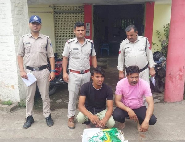 MP के सीहोर में राष्ट्रीय पक्षी मोर का शिकार, पुलिस ने दो शिकारियों को किया गिरफ्तार MP के सीहोर में राष्ट्रीय पक्षी मोर का शिकार, पुलिस ने दो शिकारियों को किया गिरफ्तार