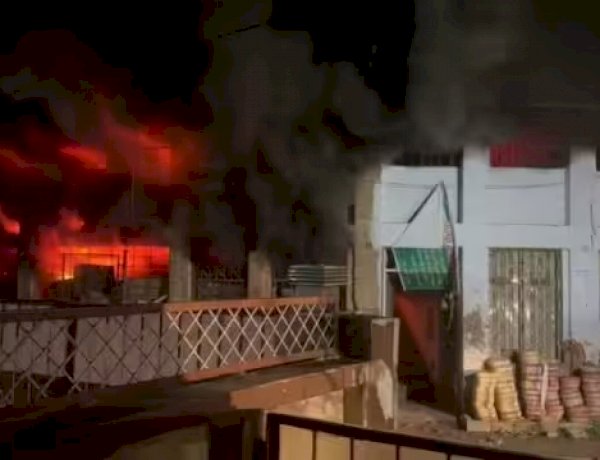 रीवा: कोल्ड स्टोरेज में लगी आग पर 10 घंटे बाद पाया गया काबू, 50 गाड़ियों समेत कई दर्जन मशीनें ख़ाक