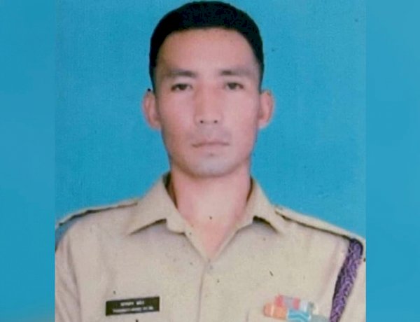 मणिपुर में हिंसा जारी, छुट्टी पर आए सेना के जवान की घर से अगवा कर निर्मम हत्या मणिपुर में हिंसा जारी, छुट्टी पर आए सेना के जवान की घर से अगवा कर निर्मम हत्या