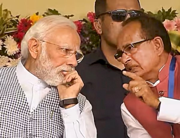 प्रधानमंत्री नरेंद्र मोदी और मुख्यमंत्री शिवराज सिंह चौहान प्रधानमंत्री नरेंद्र मोदी और मुख्यमंत्री शिवराज सिंह चौहान