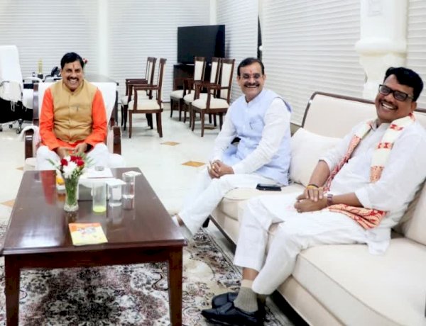 मुख्यमंत्री डॉ. मोहन यादव, बीजेपी प्रदेश अध्यक्ष वीडी शर्मा के साथ मंत्री नागर सिंह चौहान मुख्यमंत्री डॉ. मोहन यादव, बीजेपी प्रदेश अध्यक्ष वीडी शर्मा के साथ मंत्री नागर सिंह चौहान