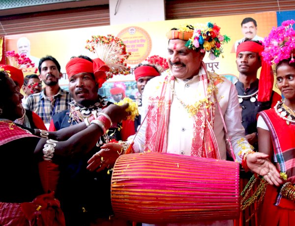   बालाघाट में बैगा समुदाय की 'लाड़ली बहनों' के बीच मुख्यमंत्री डॉ.मोहन यादव 