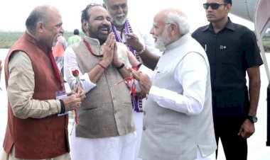 डुमना एयरपोर्ट पर पीएम मोदी के साथ पूर्व मंत्री गोपाल भार्गव । फाइल फोटो डुमना एयरपोर्ट पर पीएम मोदी के साथ पूर्व मंत्री गोपाल भार्गव । फाइल फोटो