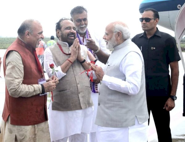 डुमना एयरपोर्ट पर पीएम मोदी के साथ पूर्व मंत्री गोपाल भार्गव । फाइल फोटो डुमना एयरपोर्ट पर पीएम मोदी के साथ पूर्व मंत्री गोपाल भार्गव । फाइल फोटो