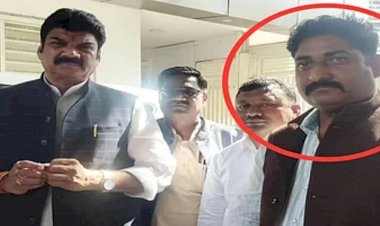 लाल घेरे में आरोपी BJP नेता कैबिनेट मंत्री गोविंद सिंह राजपूत के साथ लाल घेरे में आरोपी BJP नेता कैबिनेट मंत्री गोविंद सिंह राजपूत के साथ
