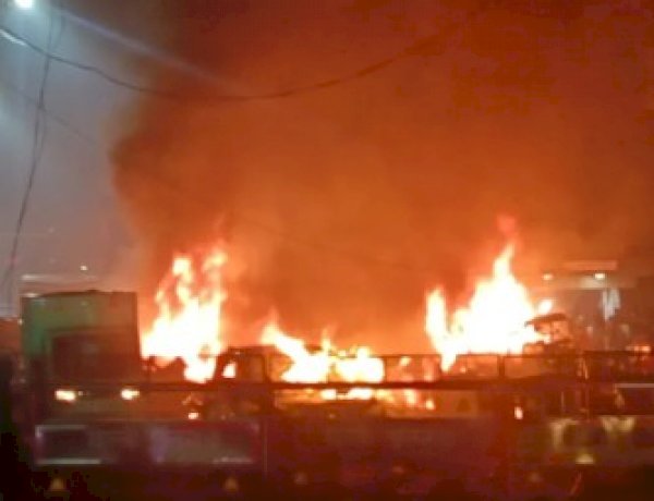 दिल्ली में लाल किले के पास जोरदार धमाका, चलती कार में ब्लास्ट से 10 की मौत और कई घायल