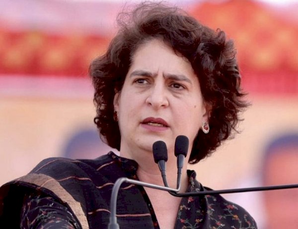 मोबाइल में संचार साथी ऐप की अनिवार्यता पर रार, प्रियंका गांधी ने बताया जासूसी ऐप