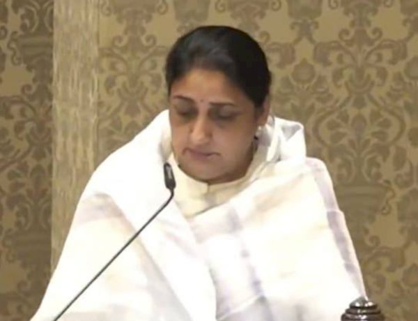 महाराष्ट्र की पहली महिला डिप्टी सीएम बनीं सुनेत्रा पवार, पति की मौत के चौथे दिन ली शपथ