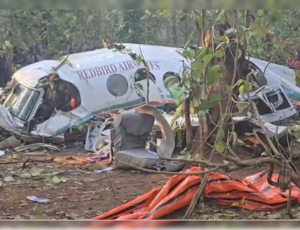 झारखंड के चतरा में एयर एंबुलेंस क्रैश, दिल्ली ले जाए जा रहे मरीज समेत 7 लोगों की मौत