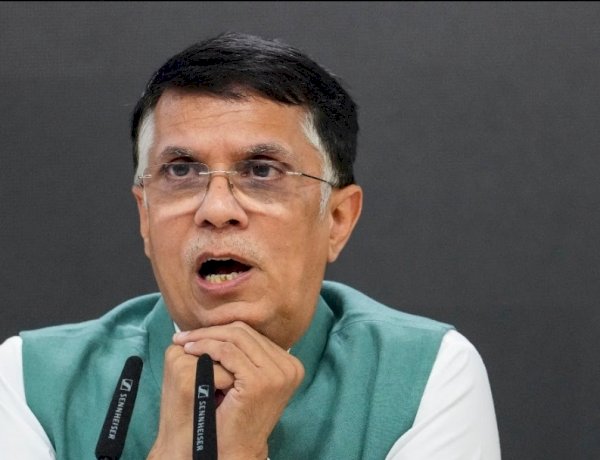 कांग्रेस नेता पवन खेड़ा के घर असम पुलिस की छापेमारी, CM हिमंता की पत्नी ने दर्ज कराई है FIR