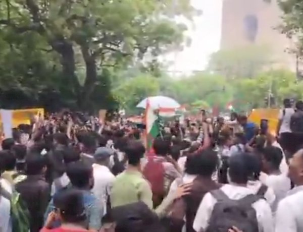 CJP का संसद मार्च: जंतर-मंतर पर प्रदर्शनकारियों पर लाठीचार्ज, सेंट्रल दिल्ली के कुछ हिस्सों में मोबाइल इंटरनेट बंद