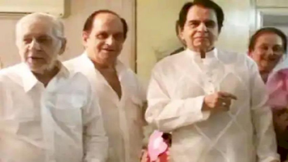Dilip Kumar: अभिनेता दिलीप कुमार के छोटे भाई का निधन Dilip Kumar: अभिनेता दिलीप कुमार के छोटे भाई का निधन
