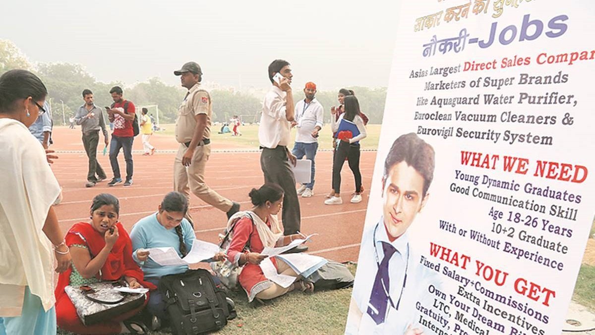 Corona Effect: 69 लाख ने माँगी सरकारी नौकरी, मिलीं केवल 7,700 Corona Effect: 69 लाख ने माँगी सरकारी नौकरी, मिलीं केवल 7,700