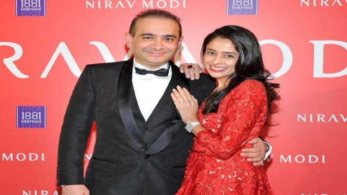 PNB Scam: मुख्य आरोपी नीरव मोदी की पत्नी के खिलाफ रेड कार्नर नोटिस PNB Scam: मुख्य आरोपी नीरव मोदी की पत्नी के खिलाफ रेड कार्नर नोटिस