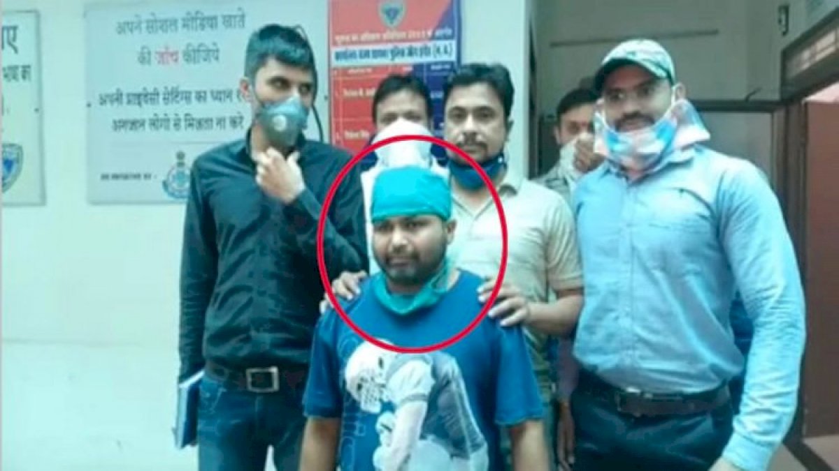 Web Series Crime: इंदौर में पाकिस्तानी युवक की मदद से अश्लील फिल्मों की सप्लाई Web Series Crime: इंदौर में पाकिस्तानी युवक की मदद से अश्लील फिल्मों की सप्लाई