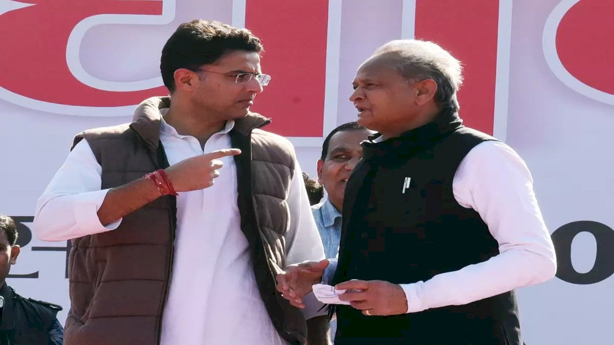 सचिन पायलट के करीबियों पर अशोक गहलोत की सर्जिकल स्ट्राइक सचिन पायलट के करीबियों पर अशोक गहलोत की सर्जिकल स्ट्राइक