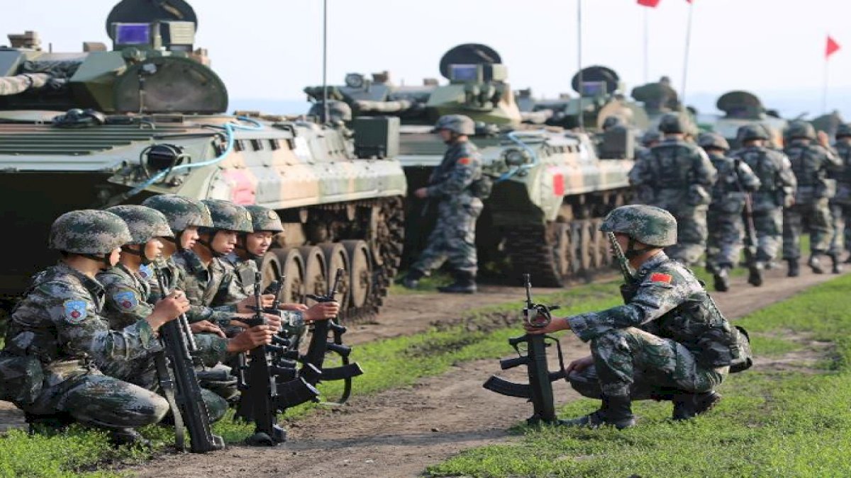 China Dispute: सीमा पर मिसाइल साइट बना रहा है चीन China Dispute: सीमा पर मिसाइल साइट बना रहा है चीन