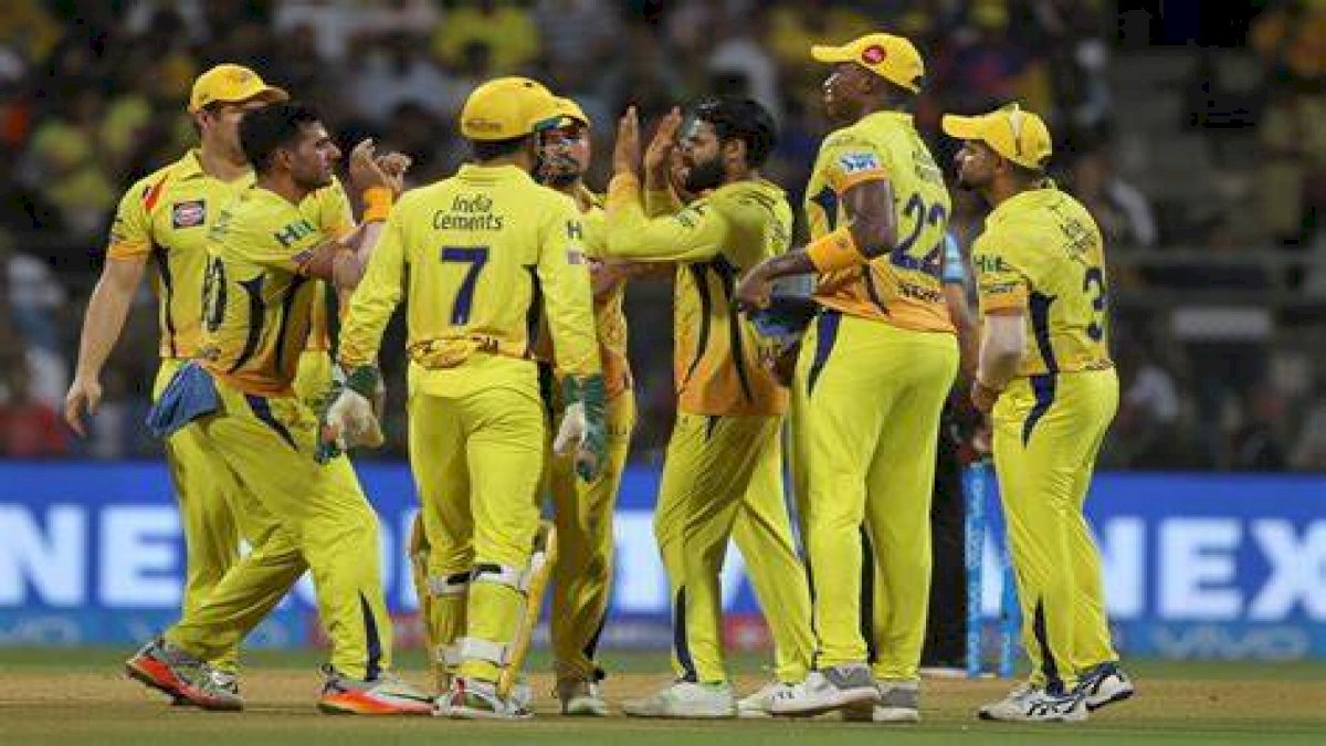 IPL 2020: चेन्नई सुपरकिंग्स का एक और खिलाड़ी कोरोना पॉज़िटिव IPL 2020: चेन्नई सुपरकिंग्स का एक और खिलाड़ी कोरोना पॉज़िटिव