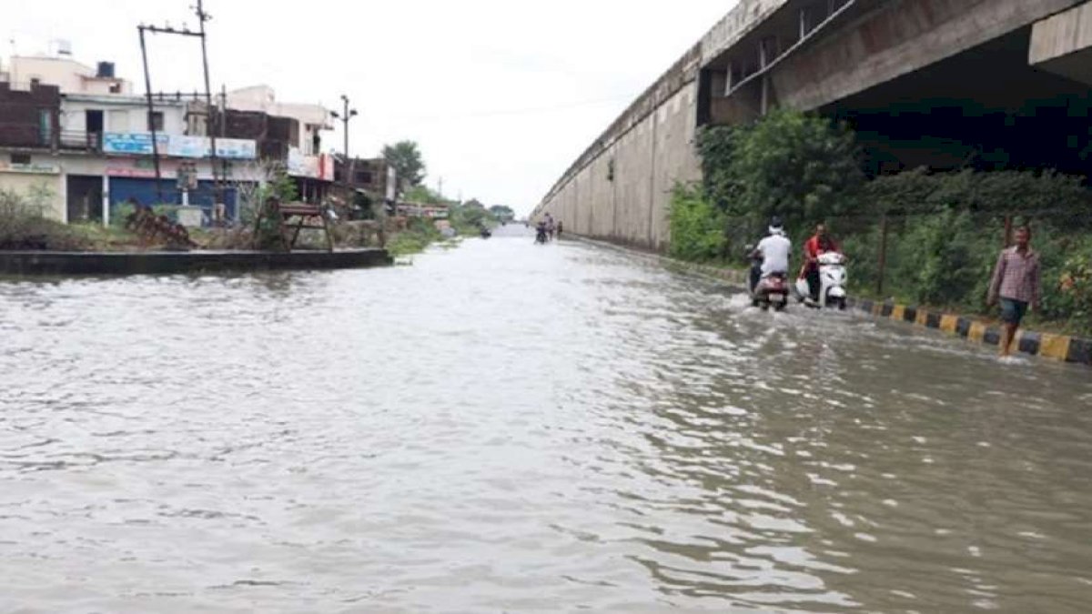 Flood in MP: 6 जिलों में भारी बारिश का रेड अलर्ट Flood in MP: 6 जिलों में भारी बारिश का रेड अलर्ट