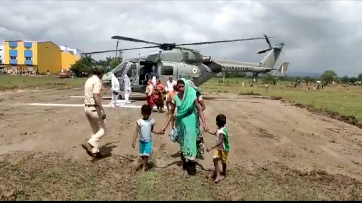 Flood in MP: सेना ने संभाला मोर्चा, 8 हजार लोग रेस्क्यू Flood in MP: सेना ने संभाला मोर्चा, 8 हजार लोग रेस्क्यू
