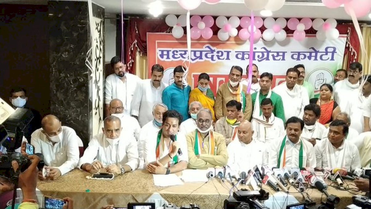 MP By Poll: टीम दिग्विजय ने की ज्योतिरादित्य सिंधिया की घेराबंदी MP By Poll: टीम दिग्विजय ने की ज्योतिरादित्य सिंधिया की घेराबंदी