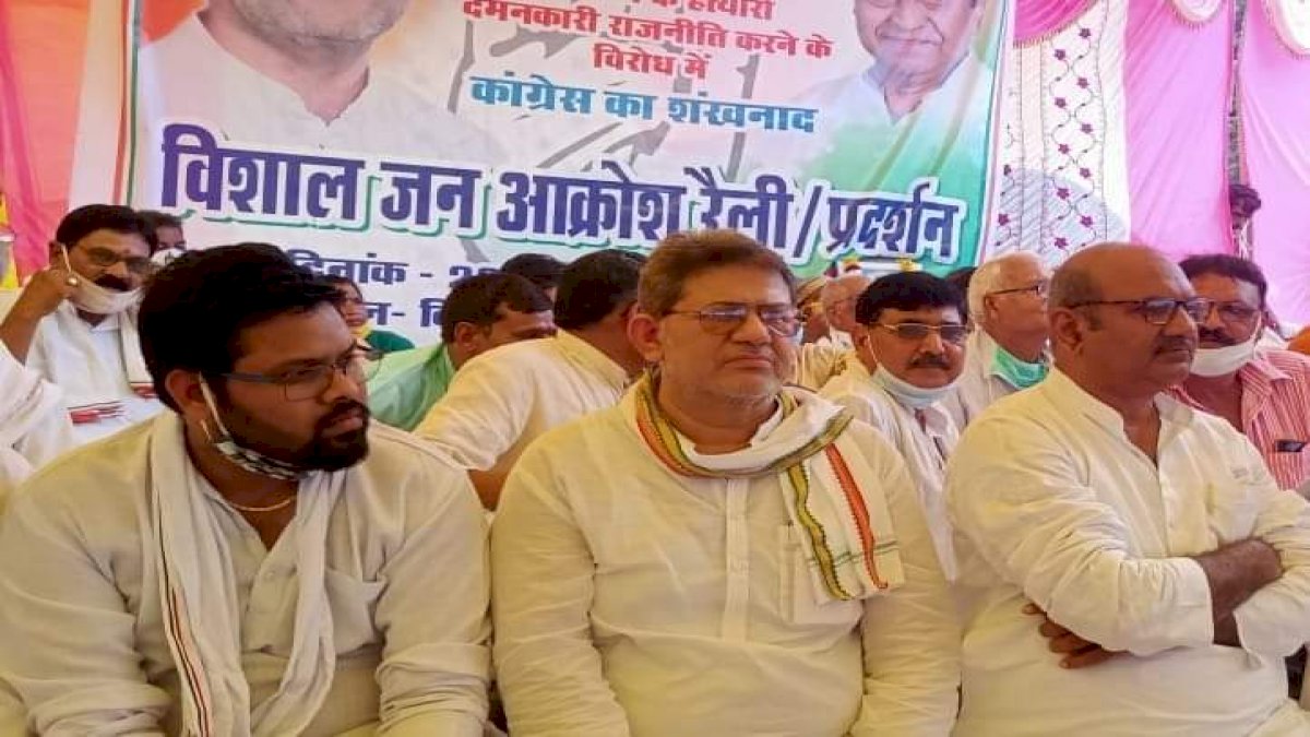 Datia: कांग्रेस नेताओं पर FIR के विरोध में सात दिन की भूख हड़ताल Datia: कांग्रेस नेताओं पर FIR के विरोध में सात दिन की भूख हड़ताल
