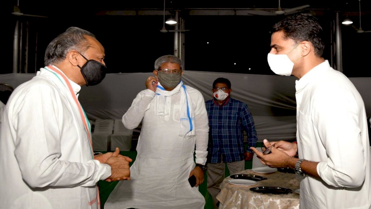 Sachin Pilot: डिनर पर मिले सीएम अशोक गहलोत और सचिन पायलट Sachin Pilot: डिनर पर मिले सीएम अशोक गहलोत और सचिन पायलट