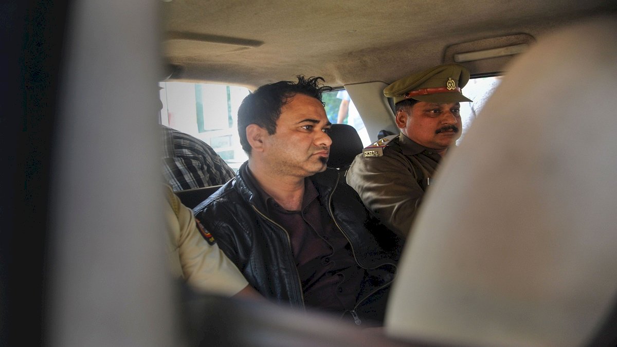 Dr. Kafeel Khan: इलाहाबाद हाई कोर्ट ने दिया कफील ख़ान की रिहाई का आदेश Dr. Kafeel Khan: इलाहाबाद हाई कोर्ट ने दिया कफील ख़ान की रिहाई का आदेश