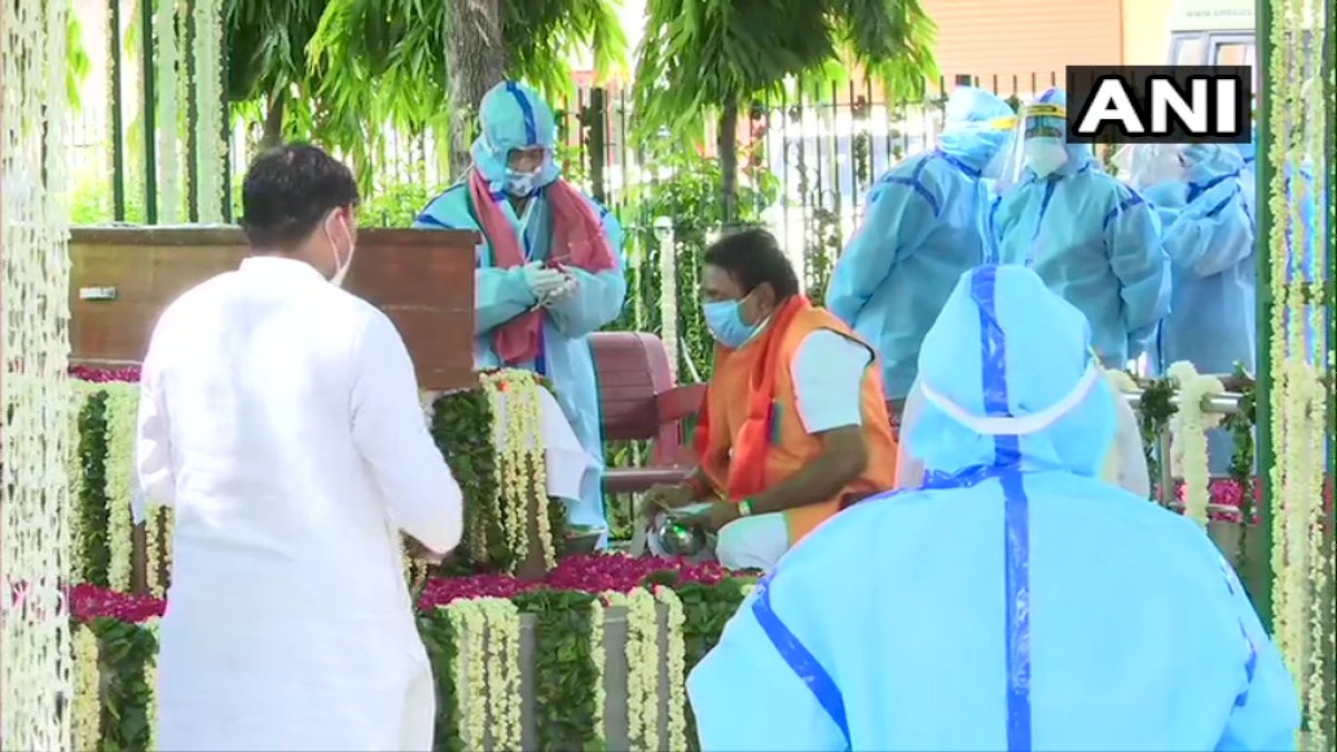 Pranab Mukherjee: पूर्व राष्ट्रपति प्रणब मुखर्जी पंचतत्व में विलीन Pranab Mukherjee: पूर्व राष्ट्रपति प्रणब मुखर्जी पंचतत्व में विलीन